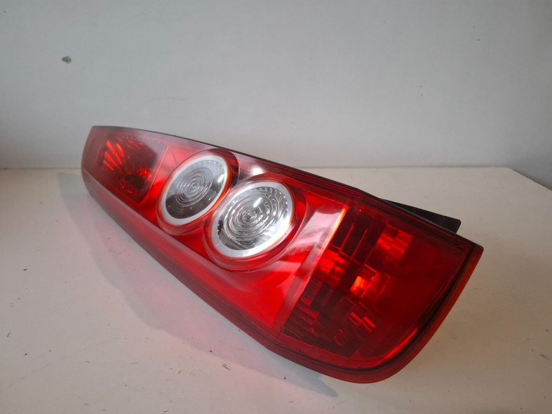 Recambio de piloto trasero izquierdo para ford fiesta (cbk) a9ja referencia OEM IAM 6S6113405B  