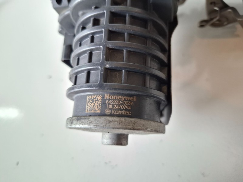 Recambio de turbocompresor para citroen c5 aircross hn05 referencia OEM IAM 9825982080  