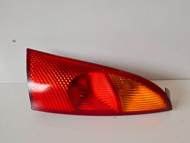 Recambio de piloto trasero derecho para ford focus berlina (cak) fydb referencia OEM IAM 1M5113404A  