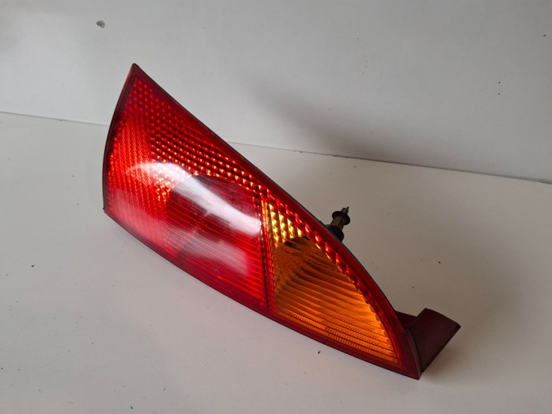 Recambio de piloto trasero derecho para ford focus berlina (cak) fydb referencia OEM IAM 1M5113404A  