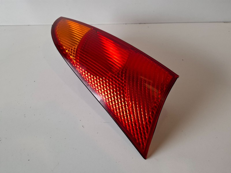 Recambio de piloto trasero derecho para ford focus berlina (cak) fydb referencia OEM IAM 1M5113404A  