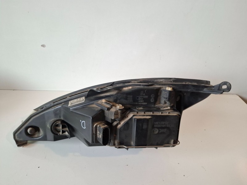 Recambio de faro derecho para ford focus berlina (cak) fydb referencia OEM IAM   