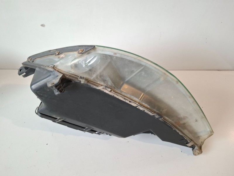 Recambio de faro derecho para ford focus berlina (cak) fydb referencia OEM IAM   