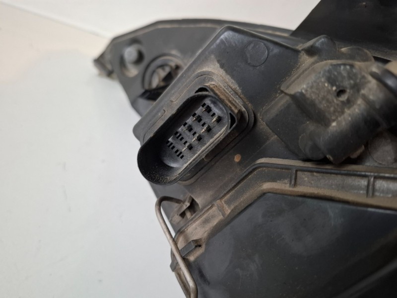 Recambio de faro derecho para ford focus berlina (cak) fydb referencia OEM IAM   