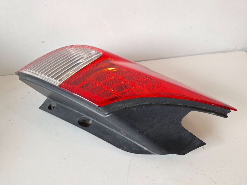 Recambio de piloto trasero izquierdo para renault scenic ii (jm) k9k732 referencia OEM IAM 8200474328A  