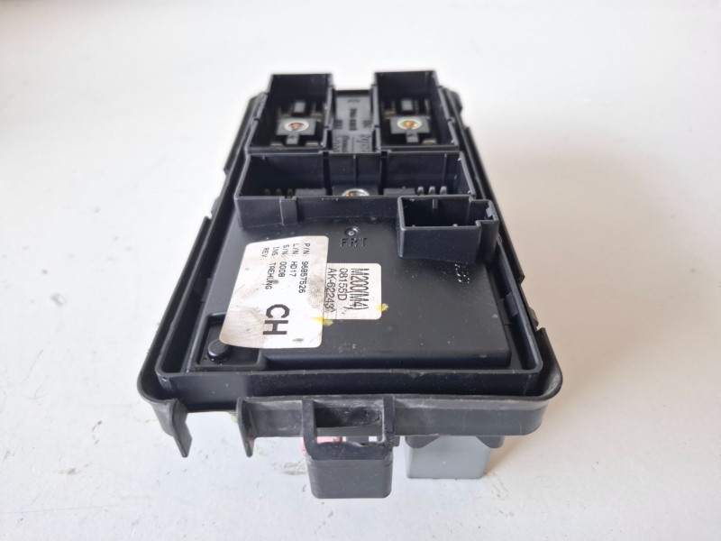 Recambio de caja reles / fusibles para chevrolet matiz b10s1 referencia OEM IAM 96857526  