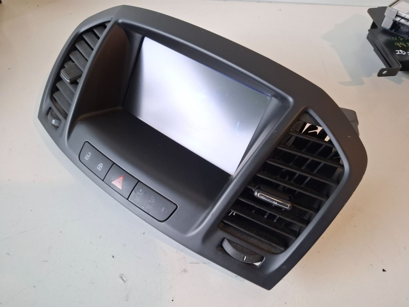Recambio de pantalla multifuncion para opel insignia berlina a20dth referencia OEM IAM 22764032  