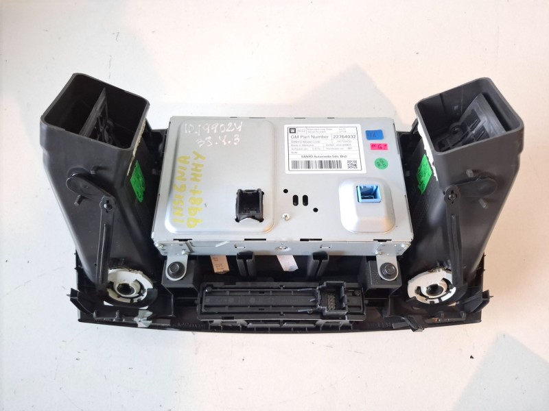 Recambio de pantalla multifuncion para opel insignia berlina a20dth referencia OEM IAM 22764032  