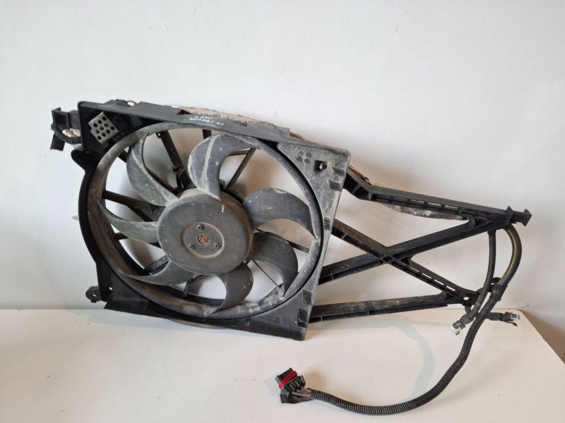 Recambio de electroventilador para opel astra g berlina z18xe referencia OEM IAM 0130303245  