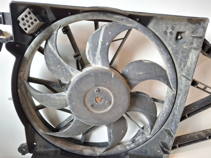 Recambio de electroventilador para opel astra g berlina z18xe referencia OEM IAM 0130303245  