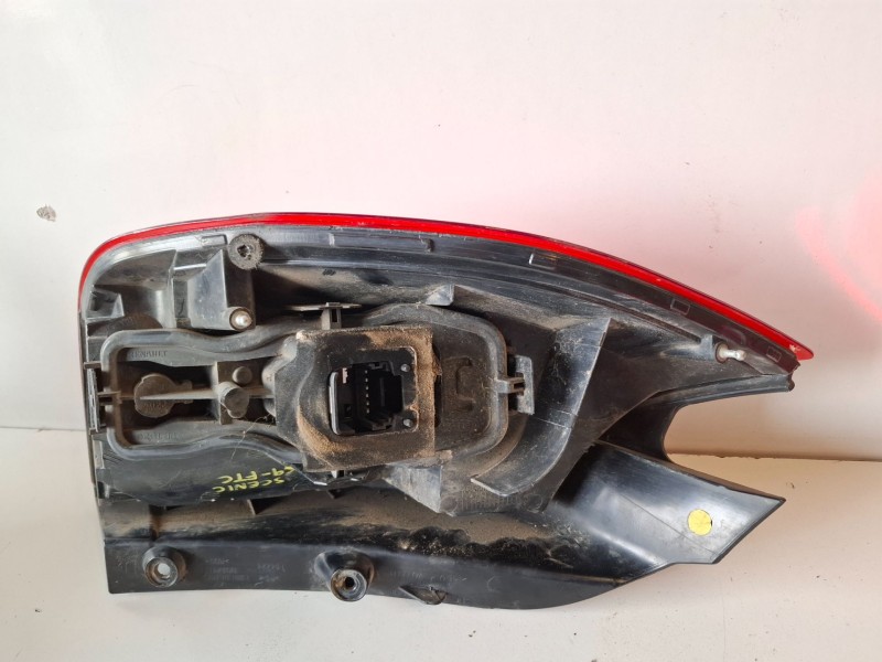 Recambio de piloto trasero derecho para renault scenic ii (jm) k9k732 referencia OEM IAM 8200474327A  