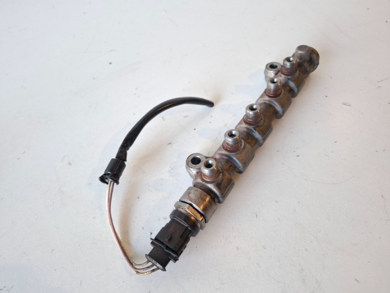 Recambio de rampa inyectora para renault master ii fase 2 furgón g9u650 referencia OEM IAM 0445214175  