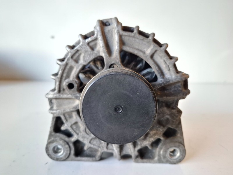 Recambio de alternador para nissan qashqai (j11e) k9k636 referencia OEM IAM 231004EA0A  