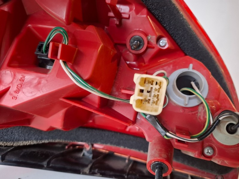 Recambio de piloto trasero izquierdo para toyota rav4 (a3) 2ad referencia OEM IAM   