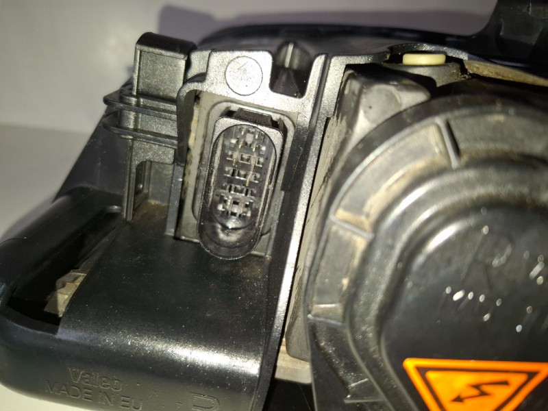 Recambio de faro derecho para audi q7 (4l) bug referencia OEM IAM 4L0941004A  