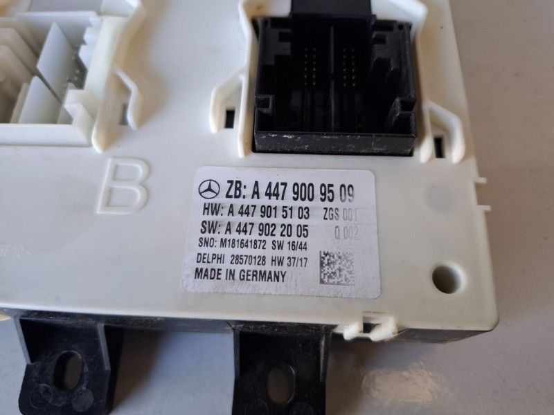 Recambio de caja reles / fusibles para mercedes-benz vito tourer (447) 651 referencia OEM IAM A4479009509  