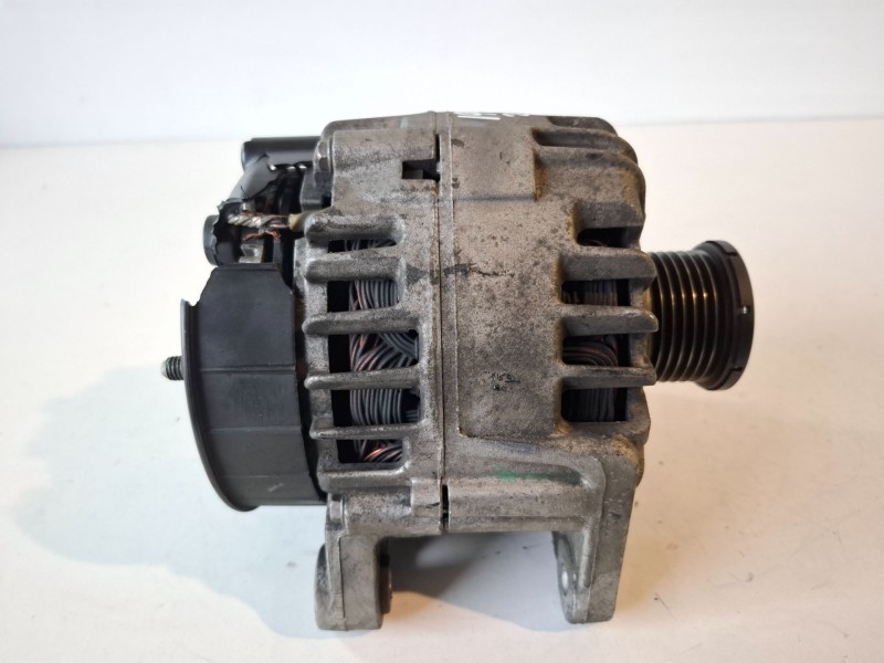 Recambio de alternador para opel vivaro furgón/combi m9r630 referencia OEM IAM 8200404459G  