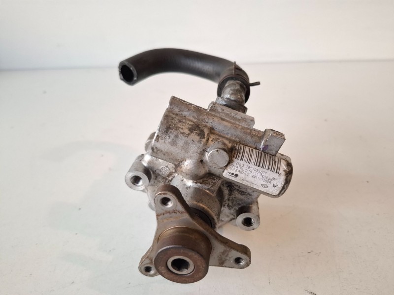 Recambio de bomba direccion para opel vivaro furgón/combi m9r630 referencia OEM IAM 7613955577  
