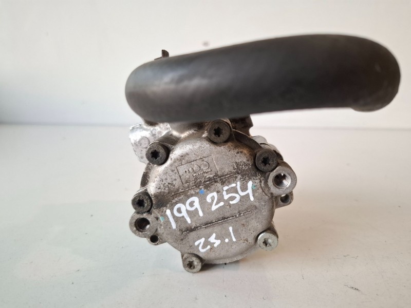 Recambio de bomba direccion para opel vivaro furgón/combi m9r630 referencia OEM IAM 7613955577  