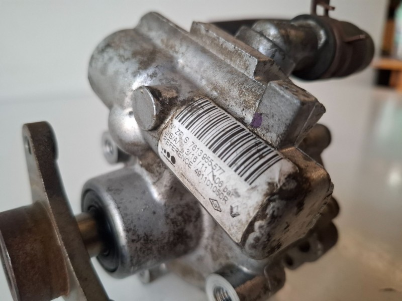 Recambio de bomba direccion para opel vivaro furgón/combi m9r630 referencia OEM IAM 7613955577  