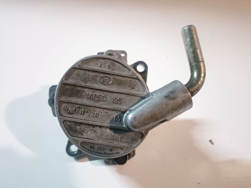 Recambio de depresor freno / bomba vacio para mercedes-benz vito kombi (638) 611980 referencia OEM IAM A6112300165  