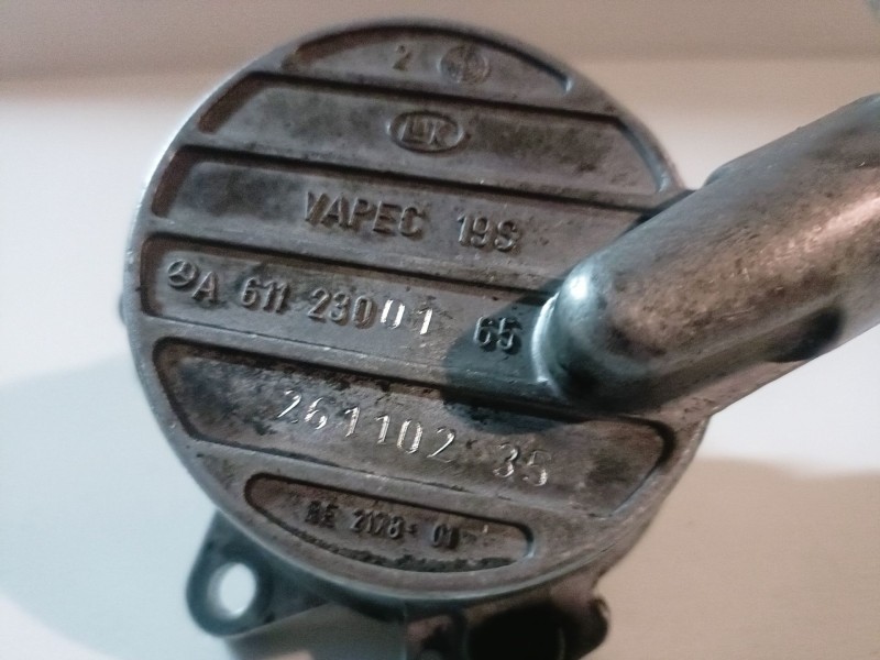 Recambio de depresor freno / bomba vacio para mercedes-benz vito kombi (638) 611980 referencia OEM IAM A6112300165  