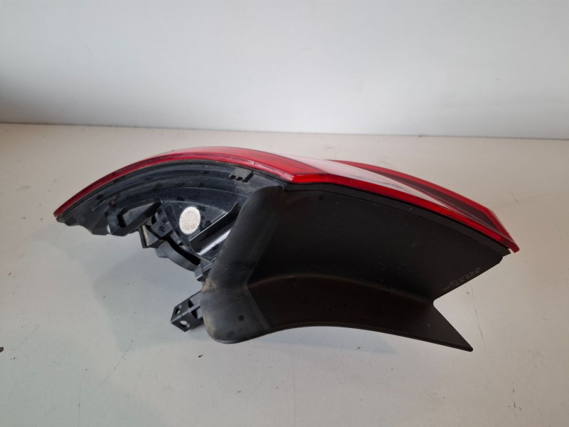 Recambio de piloto trasero derecho para audi a3 sportback (8vf) cxx referencia OEM IAM 2SD01283802  