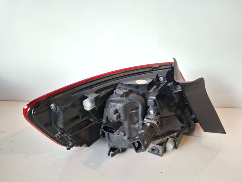 Recambio de piloto trasero derecho para audi a3 sportback (8vf) cxx referencia OEM IAM 2SD01283802  