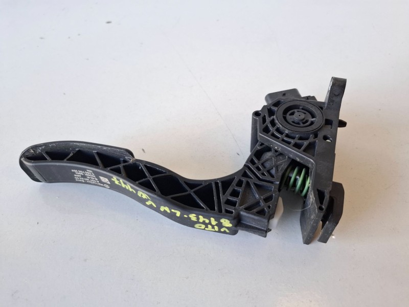 Recambio de pedal acelerador para mercedes-benz vito tourer (447) r9n402 referencia OEM IAM A9073010200  