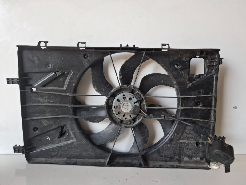 Recambio de electroventilador para opel astra j berlina 5p b16dtl referencia OEM IAM 0130308116  