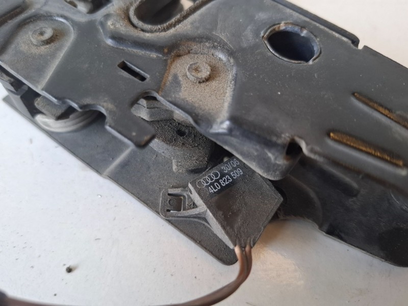 Recambio de cerradura capo para audi q7 (4l) bug referencia OEM IAM   