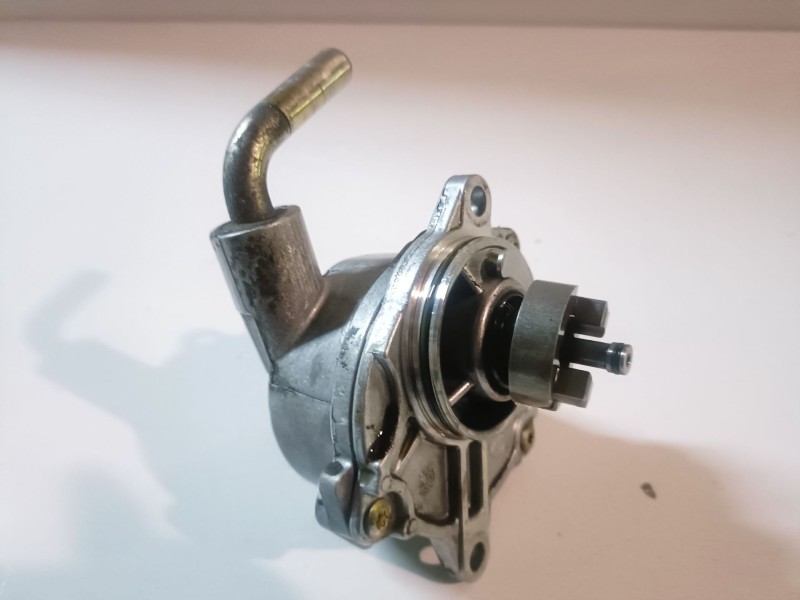 Recambio de depresor freno / bomba vacio para mercedes-benz vito kombi (638) 611980 referencia OEM IAM A6112300165  
