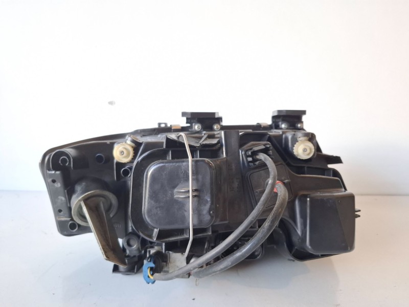 Recambio de faro izquierdo para audi a6 berlina (4b2) ajk referencia OEM IAM   