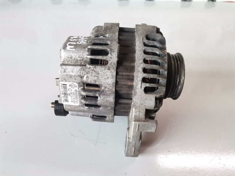 Recambio de alternador para renault clio ii fase ii (b/cb0) d4f722 referencia OEM IAM 8200065730  