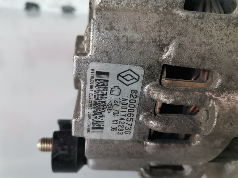 Recambio de alternador para renault clio ii fase ii (b/cb0) d4f722 referencia OEM IAM 8200065730  
