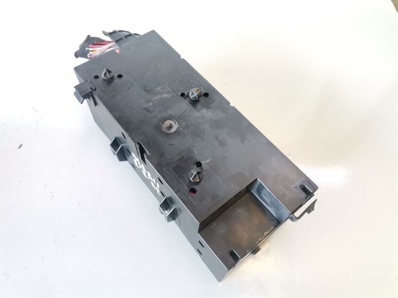 Recambio de caja reles / fusibles para volkswagen phaeton (3d2/3d8) bmk referencia OEM IAM 3D0937499B  