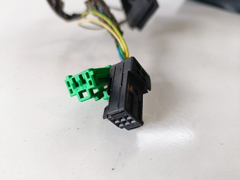 Recambio de retrovisor izquierdo para citroen c4 berlina kfu referencia OEM IAM   