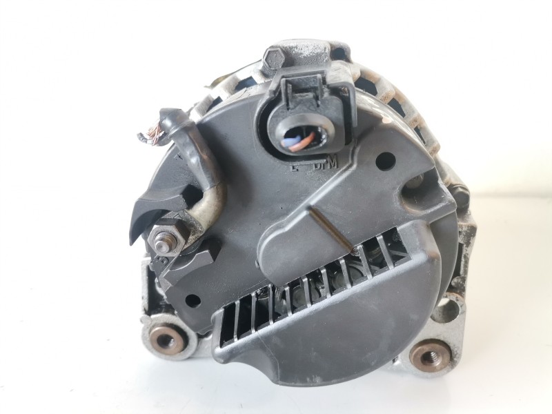 Recambio de alternador para volkswagen polo iv (9n1) azq referencia OEM IAM 437444/SG9B057  