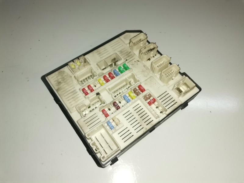 Recambio de caja reles / fusibles para renault laguna iii grandtour m9r742 referencia OEM IAM 284B60012RA  