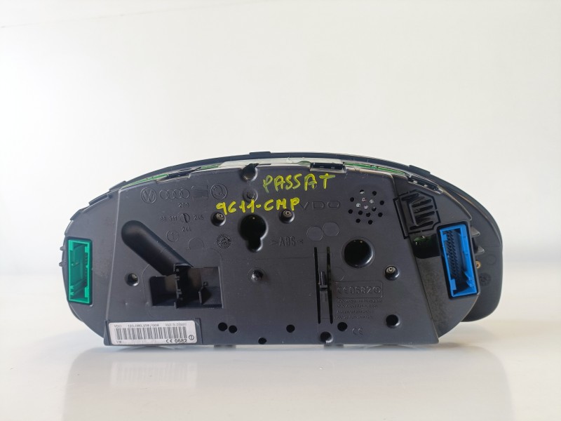 Recambio de cuadro instrumentos para volkswagen passat berlina (3b3) avf referencia OEM IAM 3B0920829A  