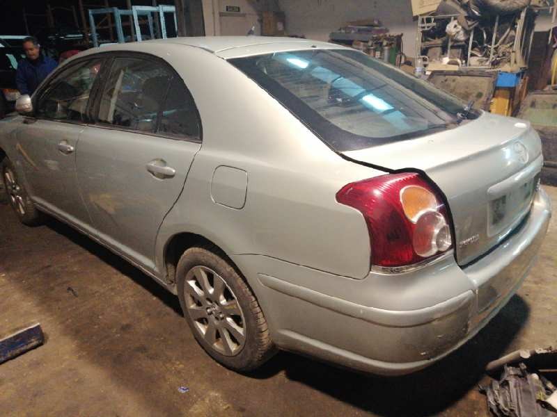 toyota avensis berlina (t25) del año 2008
