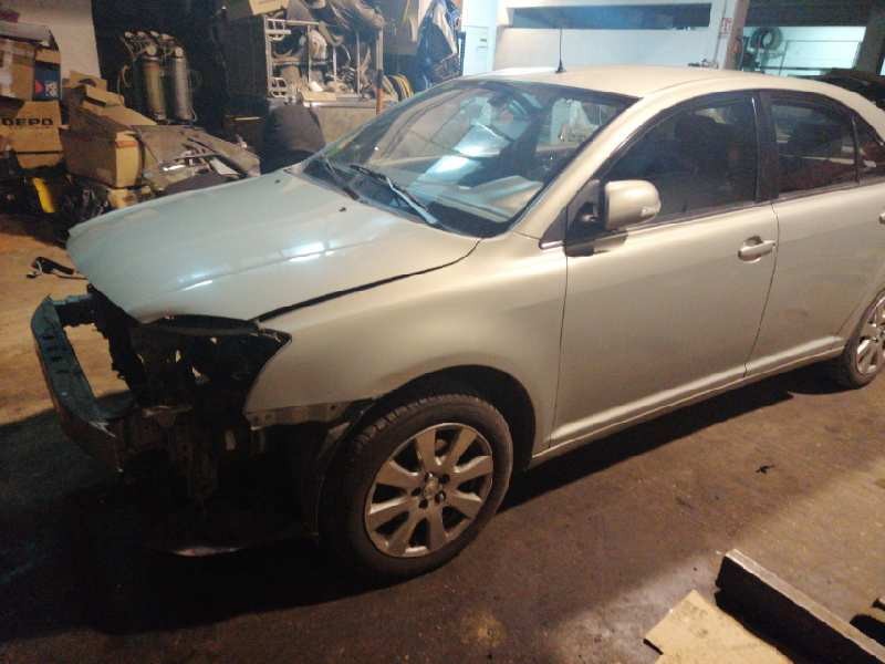 toyota avensis berlina (t25) del año 2008