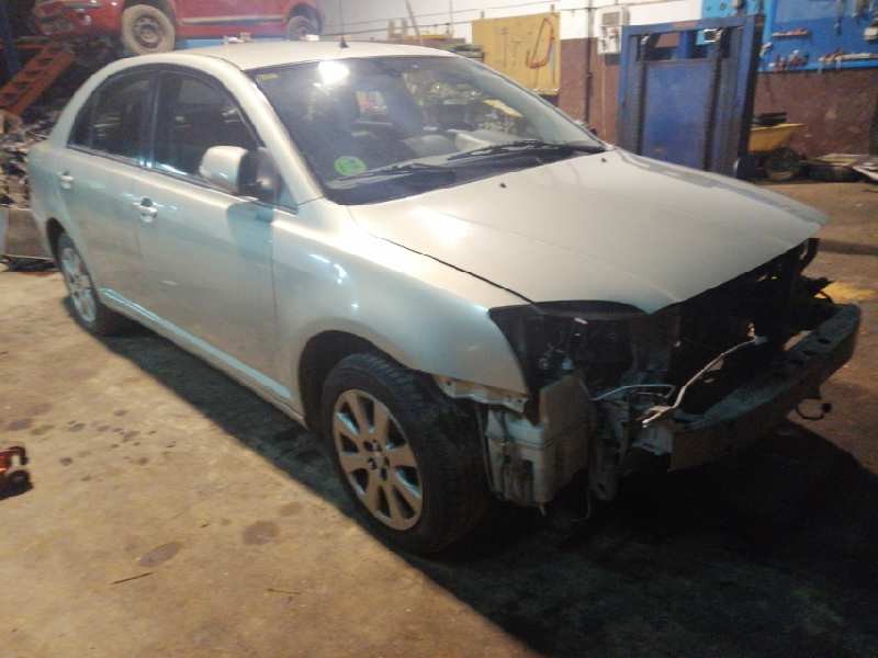 toyota avensis berlina (t25) del año 2008