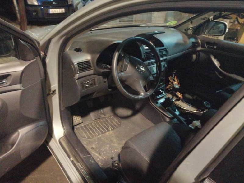 toyota avensis berlina (t25) del año 2008