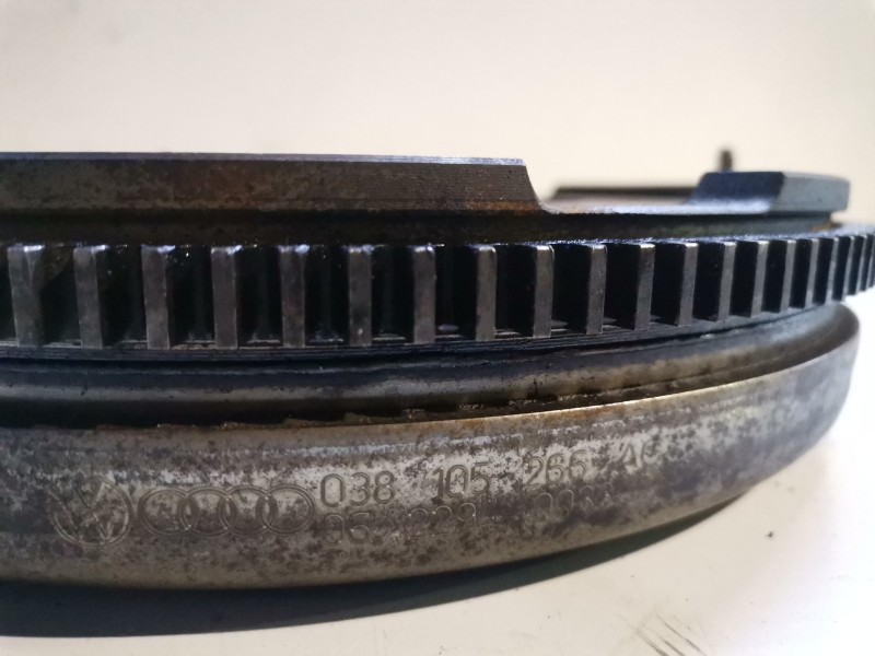 Recambio de volante motor para audi a4 avant (8e) avf referencia OEM IAM 038105266AG  