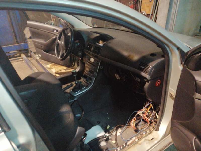 toyota avensis berlina (t25) del año 2008