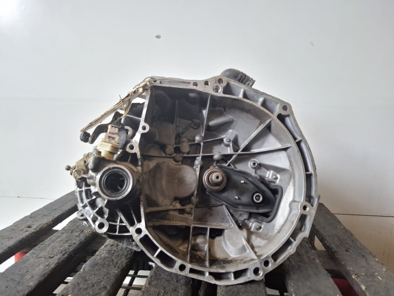 Recambio de caja cambios para peugeot 206 8hx referencia OEM IAM 20CN38  