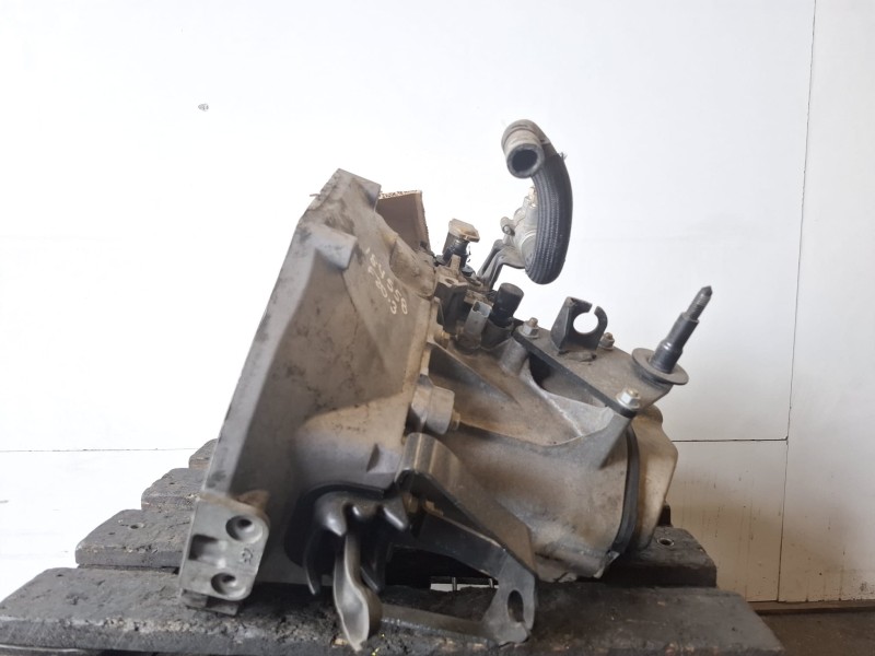 Recambio de caja cambios para peugeot 206 8hx referencia OEM IAM 20CN38  