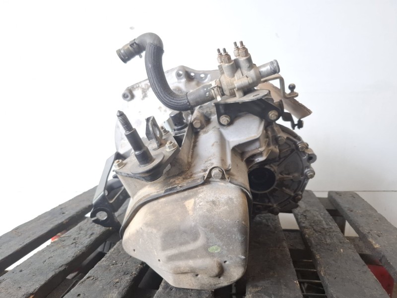 Recambio de caja cambios para peugeot 206 8hx referencia OEM IAM 20CN38  