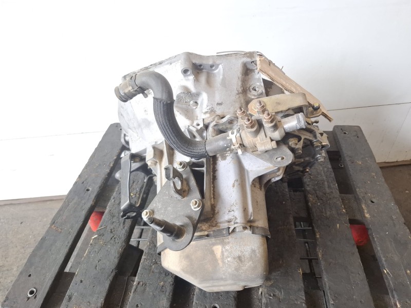 Recambio de caja cambios para peugeot 206 8hx referencia OEM IAM 20CN38  